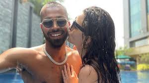 Latest hardik pandya news and updates, special reports, videos & photos of hardik pandya on sportstar. Natasa Stankovic Kisses Hardik Pandya In Swimming Pool Picture Goes Viral