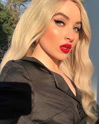 Emma Lawrence (mikasantos1049comy)