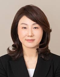 Soojin Kim's Instagram, Twitter & Facebook