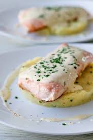 Saumon Cuit A L Unilaterale Sauce A La Moutarde Ecrase De Pommes De Terre Au Fromage Et Ciboulette Les Delices De Marina Recettes De Cuisine Pomme De Terre Au Fromage