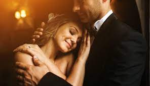 How To Romance A Woman: 37 Ways To Woo The Girl Of Your Dreams
