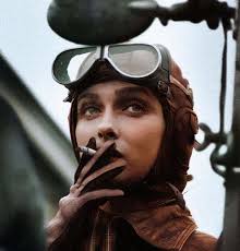 Shirley Slade fu una delle oltre 1000 donne sollecitate dal governo degli  Stati Uniti a partecipare a un corso di addestramento intensivo di sette  mesi che le avrebbe rese le prime donne