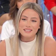 Liane Arias updated their profile picture.