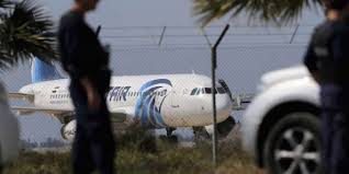 Et pour preuve, cette vidéo avait aussi été largement diffusée peu après l'accident d'un vol entre paris et le caire, en mai 2016, qui avait fait 66 morts, indiquent les observateursde france 24. Crash De L Avion D Egyptair Suivez Toute L Actualite Sur Jeuneafrique Com