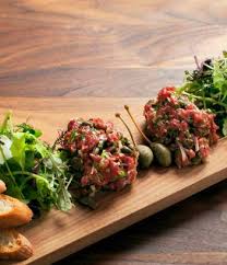 Tartare De Cerf A La Mayonnaise Aux Boutons De Marguerite Recipe Food Tartar Beef