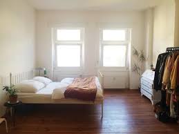 Leen zimmer sind komfortabel und geräumig | bilik leen. housing development in pasir gudang, johor Einrichtungs Inspiration Grosses Geraumiges Wg Zimmer Mit Bett Und Kleiderstange Wg Zimmer In Berlin Wg Zimmer Zimmer Gestalten Zimmer Einrichten