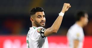 رغم أنَّ رياض محرز، جناح مانشستر سيتي، بدأ الموسم بشكل ضعيف، إلا أنه استطاع في النصف الثاني من الموسم من فرض نفسه على. Ø¬Ù…Ø§Ù‡ÙŠØ± Ø§Ù„Ø¬Ø²Ø§Ø¦Ø± ØªØ¯Ø¹Ù… Ø±ÙŠØ§Ø¶ Ù…Ø­Ø±Ø² ÙˆØªÙ†ØªÙØ¶ Ø¶Ø¯ Ø¬ÙˆØ§Ø±Ø¯ÙŠÙˆÙ„Ø§ ÙÙ‰ Ù…Ø¨Ø§Ø±Ø§Ø© Ø²Ø§Ù…Ø¨ÙŠØ§ Ø§Ù„ÙŠÙˆÙ… Ø§Ù„Ø³Ø§Ø¨Ø¹