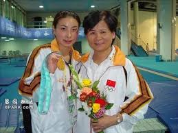 郭晶晶（1981年10月15日 － ），河北 保定人，中國前女子跳水運動員。 她分別在2004年雅典奧運會和2008年北京奧運會上，獲得3米彈板跳水冠軍；並且和吳敏霞合作，同時蟬聯了這兩屆奧運會雙人3米彈板的冠軍。 她總共獲得4枚奧運金牌2枚銀牌，是繼高敏、伏明霞後，中國女子跳水隊的「領軍人物」。 0pg3z2jvbkzqlm