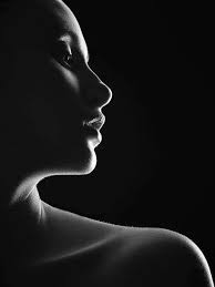 Epingle Par Aviator831 Sur Fotografia Nocturna Photographie Silhouette Photographie De Portraits Portrait Noir Et Blanc