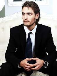 オールバックにおすすめの整髪料 整髪料なしでセットするほ方法 ヘアスタイルを決めるならuranaru オールバック 整髪料 パーマ 種類