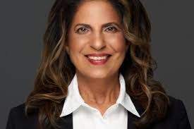 Lindsay Larsen's Instagram, Twitter & Facebook