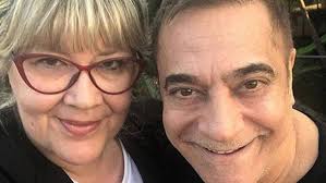 Liseden sonra hacettepe üniversitesi devlet konservatuarı'nda tiyatro eğitimi aldı. Mehmet Ali Erbil In Kardesi Yesim Erbil Den Son Aciklama Abim Ucurumdan Dusuyordu Magazin Haberleri