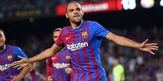 Fc barcelona b) — испанский футбольный клуб из одноимённого города одноимённой провинции, является резервной командой «барселоны». Baeo6jy4rsmxum