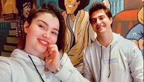 أبانت التحقيقات المكثفة التي باشرتها النيابة العامة في القضية الماثلة، الجرم الذي ارتكبته الهاربة حنين حسام، فأوضحت التحقيقات أنها تاجرت وتعاملت في أشخاص طبيعيين مع المجني عليهن حبيبة عصام وملك سامي وسارة عبد الفتاح. Ø¨ÙˆØ§Ø¨Ø© Ø§Ù„ÙˆÙØ¯ Ø¨ÙˆØ§Ø¨Ø© Ø§Ù„ÙˆÙØ¯ ØµÙˆØ± Ø­Ù†ÙŠÙ† Ø­Ø³Ø§Ù… ØªØ®Ù„Ø¹ Ø§Ù„Ø­Ø¬Ø§Ø¨ ÙÙŠ Ø£ÙˆÙ„ Ø¸Ù‡ÙˆØ± Ù„Ù‡Ø§ Ø¨Ø¹Ø¯ Ø®Ø±ÙˆØ¬Ù‡Ø§ Ù…Ù† Ø§Ù„Ø³Ø¬Ù†