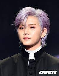 He got up and told the colorist, i really want the purple. she nodded. Hepa On Twitter The Guy With The Purple Hair Nuest W Help Me