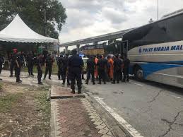 For faster navigation, this iframe is preloading the wikiwand page for rusuhan kuil sri maha mariamman. Bernama On Twitter Beberapa Suspek Rusuhan Di Kuil Sri Maha Mariamman Dibawa Ke Lokasi Kejadian Oleh Anggota Polis Tengah Hari Ini