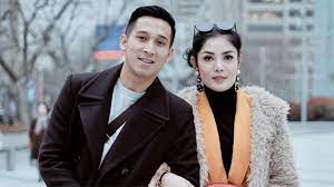 Nindy ayunda was born in 1980s. Suami Nindy Ayunda Askara Harsono Ajukan Rehabilitasi Atas Kasus Narkoba Metro Tempo Co