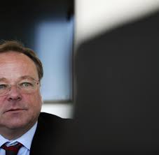 Niebel sagte, dass der teppich zollfrei gewesen sei, habe er erst am niebel selbst war vorher bei seinem besuch mit einem linienflug nach kabul gereist und hatte den teppich bei einem händler in. Peinliches Andenken Dirk Niebel Zeigt Reue In Teppich Affare Welt
