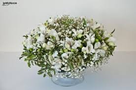 Seta bianco lavanda piccolo fiore bianco floral disposizione fillers. Foto 297 Centrotavola Matrimonio Vasetto Con Fiori Bianchi Per Il Tavolo Di Nozze Lemienozze It