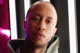 Photographer Marcus Hyde accused of trying to bribe model for nudes