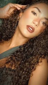 Barbara Batista's Instagram, Twitter & Facebook