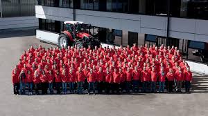 It has the construction year of 2020. Lindner Traktoren Youtube