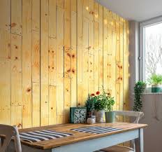 Utilizar um tapete é essencial para completar a decoração de um espaço. Holzbretter Strukturierte Tapete Tenstickers