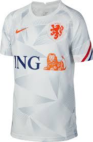 Het nederlands elftal shirt heeft uiteraard de kleur oranje. Nederlands Elftal Shirt 2020 2021 90 Football