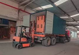 Melalui layanan ekspedisi mitra logistics kami akan mengirimkan barang kiriman anda dengan service door. Jasa Ekspedisi Kontainer Dari Surabaya Ke Manokwari