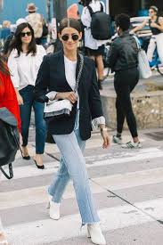 You don't have to be best friends to show. 12 Different Ways To Style Mom Jeans Hustle And Hearts