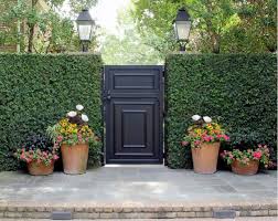 Taman kecil depan pagar rumah, ukurannya tidak terlalu besar, namun cukup untuk menaruh sejumlah tanaman. 10 Jenis Taman Depan Pagar Rumah Minimalis Modern Kontraktor Surabaya Cv Damarta Graha