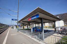Bahnhof pieterlen) is a railway station in the municipality of pieterlen, in the swiss canton of bern. Einwohnergemeinde Pieterlen Bildung Senioren Dienste