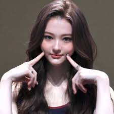 PHOTO OF THE DAY~~~~ The lady in red