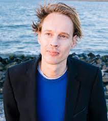 How to solve energy and other global issues by imagination, cooperation and technique. Daan Roosegaarde Wikipedia