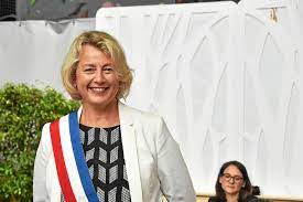 Spécialiste de la mesure de la terre, anne girardin avait toutes les cartes en main en mars 2020 pour s. Quimper Isabelle Assih Madame La Maire De Quimper Le Telegramme