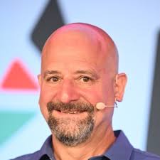 S4/E3 Revolutionizing Adventure Travel: WeRoad Co-Founder, Erika De Santi —  Travel Trends Podcast