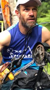 Quiero felicitar a Sebastián Carrasco, deportista paralímpico, por su  ascenso al #Kilimanjaro ⛰, la montaña más alta de #África. Gracias  Sebastián por inspirar a las nuevas generaciones de ecuatorianos 🇪🇨 que  buscan