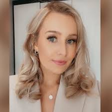 Annie Lavender's Instagram, Twitter & Facebook