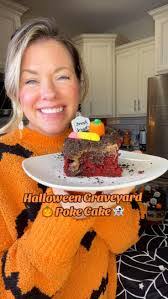 Ellen Moulton's Instagram, Twitter & Facebook