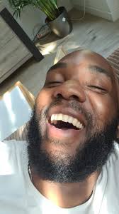 Het schoonmaakbedrijf zegt de hele dag door telefoontjes, appjes en mails  met bedreigingen te krijgen.