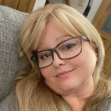 Turn a tide pod container into a Gnome or Santa! ♥ From Barefoot & Freckled  Tutorial: https://www.facebook.com/watch/?v=1129915384563371