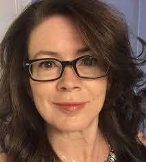 Elaine Landry's Instagram, Twitter & Facebook