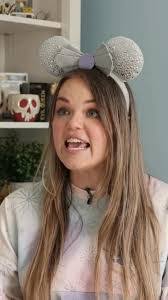 Laura Penney's Instagram, Twitter & Facebook