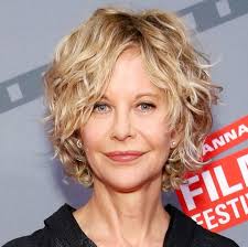 I capelli di meg ryan hanno consacrato l'attrice come icona anni novanta. Meg Ryan S Changing Looks Meg Ryan Hairstyles Curly Hair Styles Short Hair Styles