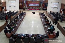 Gaji guru honorer sesuai dengan umk itu hanya sebesar 4 persen dari apbd kabupaten cirebon. Dprd Maluku Sambut Baik Kenaikan Gaji Guru Honorer Antara News Ambon Maluku
