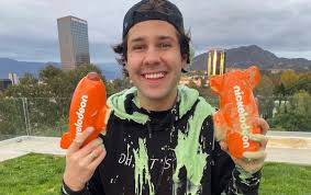 Mendes won favorite male artist and, with his girlfriend camila cabello,. David Dobrik Wins Nickelodeon Kids Choice Award Teneighty Internet Culture In Focus