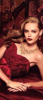 Pin By Vandemono On Rich And Famous Glamour Beauty Lady In Red
