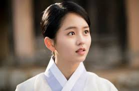 Sempatkan Narsis Saat Syuting 'Ruler', Kim So Hyun Dipuji Cantik Bak Boneka