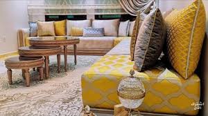 آخر صيحات الصالون المغربي لسنة 2020 بألوان فاتحة وخشب عصري متقون Home Decor Home Room Design Moroccan Home Decor