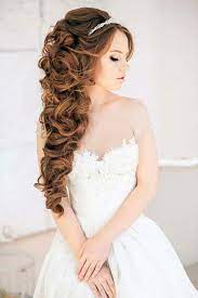 Brautfrisur Fur Besonders Lange Haare Grosse Locken Zusammengesteckt Diadem Aus Kristallen Als Hochzeitsschmu Brautfrisur Hochzeitsfrisuren Frisuren Hochzeit